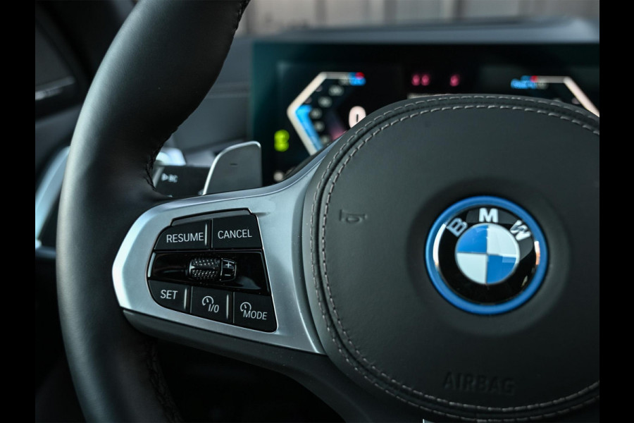 BMW X5 xDrive50e M-Sport Pro | Panoramadak | Harman/Kardon | HUD | Masagge + Ventilatie | 360 Camera | Active Cruise | Iconic Glow | Ambiance Interieur | Comfort Access | Soft-Close |