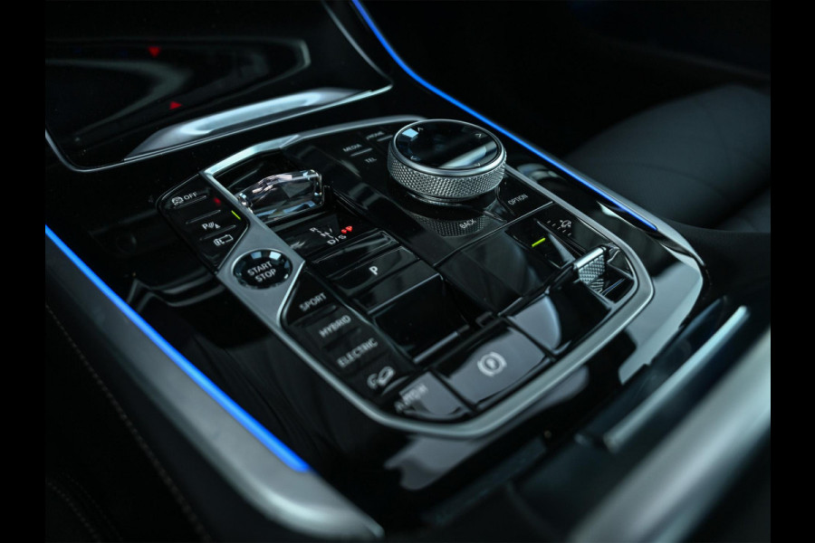 BMW X5 xDrive50e M-Sport Pro | Panoramadak | Harman/Kardon | HUD | Masagge + Ventilatie | 360 Camera | Active Cruise | Iconic Glow | Ambiance Interieur | Comfort Access | Soft-Close |