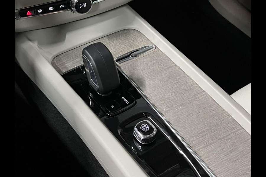 Volvo XC60 2.0 T6 Plug-in hybrid AWD Core Bright Adapt. cruise control | Open dak | Stuur-/Stoelverwarming | Camera | Memory | Keyless | Carplay | Google