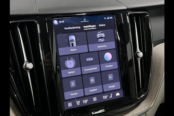 Volvo XC60 2.0 T6 Plug-in hybrid AWD Core Bright Adapt. cruise control | Open dak | Stuur-/Stoelverwarming | Camera | Memory | Keyless | Carplay | Google