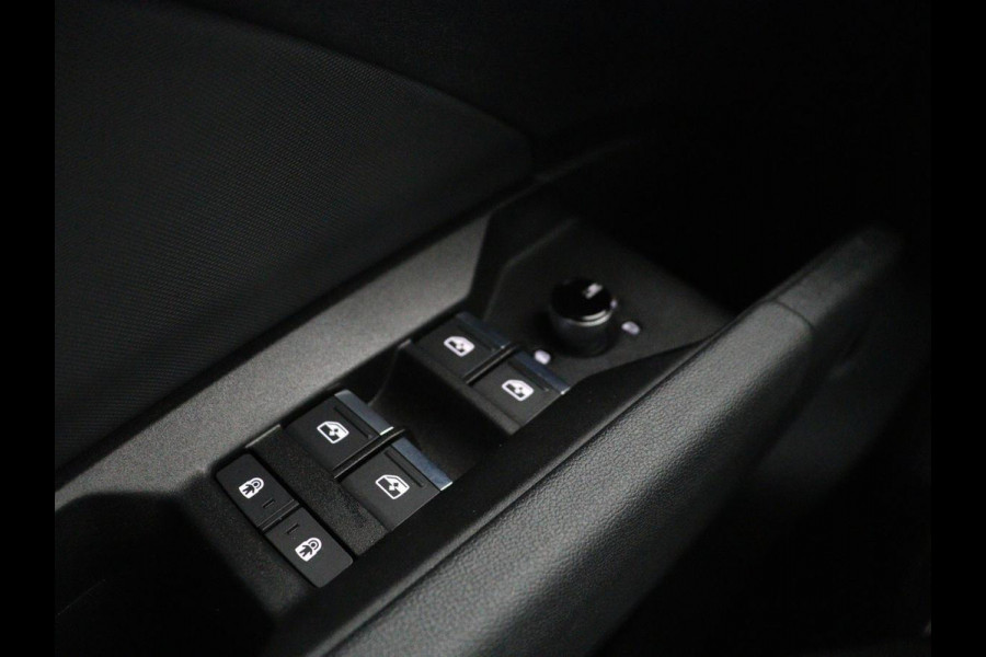 Audi Q4 e-tron 40 Launch edition S Competition 77 kWh | SOH 92,1% | Half leder | Stoelverwarming | Carplay | Adaptive cruise | Climate control | Camera | Park assist | Trekhaak