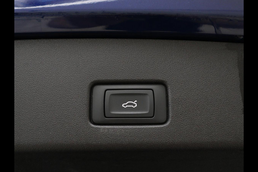 Audi Q4 e-tron 40 Launch edition S Competition 77 kWh | SOH 92,1% | Half leder | Stoelverwarming | Carplay | Adaptive cruise | Climate control | Camera | Park assist | Trekhaak