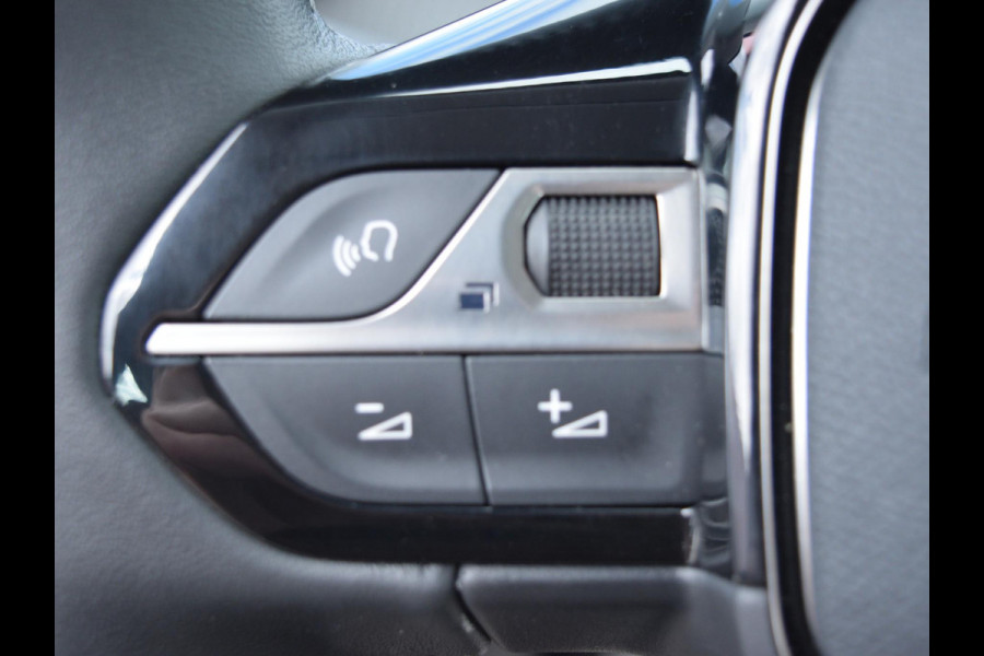 Peugeot 2008 1.2 PureTech Active Pack l Trekhaak l Navigatie l Apple Carplay/Android Auto l PDC