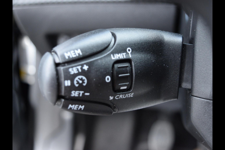 Peugeot 2008 1.2 PureTech Active Pack l Trekhaak l Navigatie l Apple Carplay/Android Auto l PDC