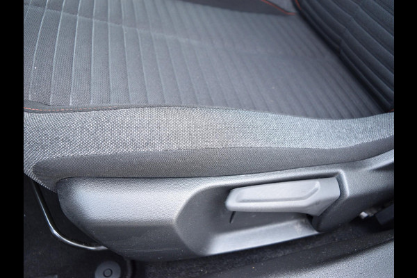 Peugeot 2008 1.2 PureTech Active Pack l Trekhaak l Navigatie l Apple Carplay/Android Auto l PDC