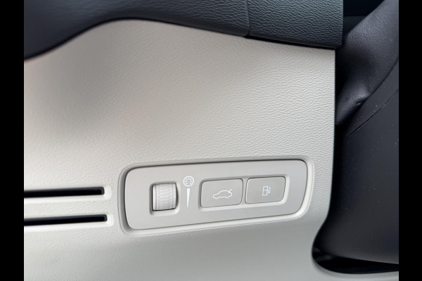 Volvo XC40 1.5 T5 Twin Engine Momentum Pro | ORIGINEEL NEDERLANDSE AUTO MET NAP | PLUG-IN HYBRIDE | PILOT ASSIST | ADAPTIVE CRUISE CONTROL | ELEKTRISCHE ACHTERKLEP | STOELVERWARMING |ALL IN  RIJKLAAR GELEVERD MET 12 MAANDEN BOVAG-GARANTIE