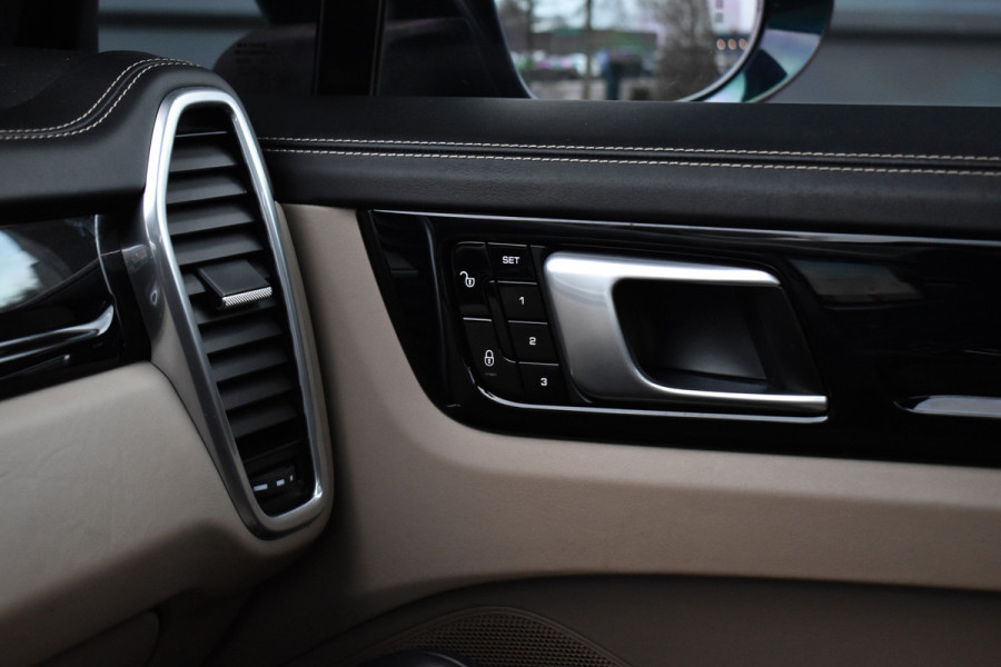 Porsche Cayenne 3.0 E-Hybrid 462pk Sport Chrono | Pano | Trekhaak | 360 Camera | Bose | Stuurverwarming | Luchtvering | Orig. NL |