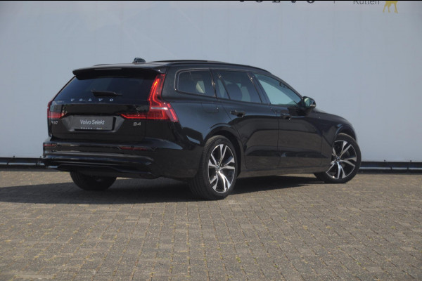 Volvo V60 B4 211PK Automaat Plus Dark / Trekhaak / Panoramadak / Keyless entry / Elektrische achterklep / Stoel - en stuurwielverwarming / BLIS / Adaptieve cruise control / Parkeersensoren met camera