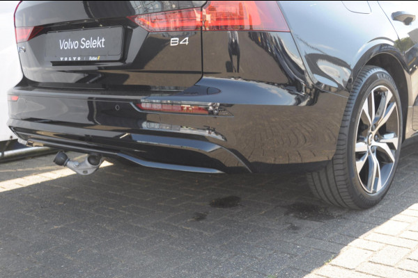 Volvo V60 B4 211PK Automaat Plus Dark / Trekhaak / Panoramadak / Keyless entry / Elektrische achterklep / Stoel - en stuurwielverwarming / BLIS / Adaptieve cruise control / Parkeersensoren met camera