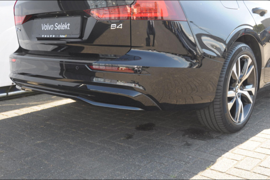 Volvo V60 B4 211PK Automaat Plus Dark / Trekhaak / Panoramadak / Keyless entry / Elektrische achterklep / Stoel - en stuurwielverwarming / BLIS / Adaptieve cruise control / Parkeersensoren met camera