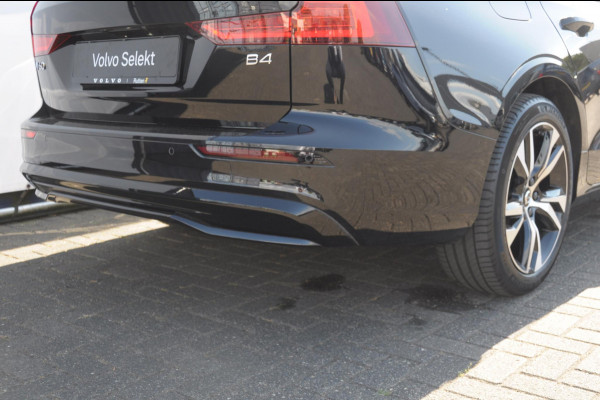 Volvo V60 B4 211PK Automaat Plus Dark / Trekhaak / Panoramadak / Keyless entry / Elektrische achterklep / Stoel - en stuurwielverwarming / BLIS / Adaptieve cruise control / Parkeersensoren met camera