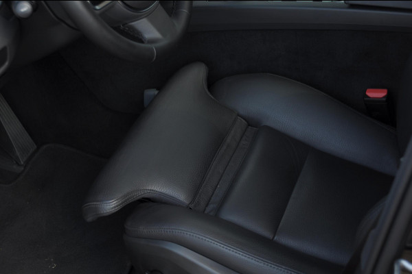 Volvo V60 B4 211PK Automaat Plus Dark / Trekhaak / Panoramadak / Keyless entry / Elektrische achterklep / Stoel - en stuurwielverwarming / BLIS / Adaptieve cruise control / Parkeersensoren met camera