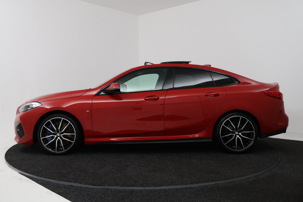 BMW 2 Serie Gran Coupé 218i Executive Edition (PANORAMADAK, SFEERVERLICHTING, NAVIGATIE, CRUISE CONTROL, DEALER ONDERHOUDEN)