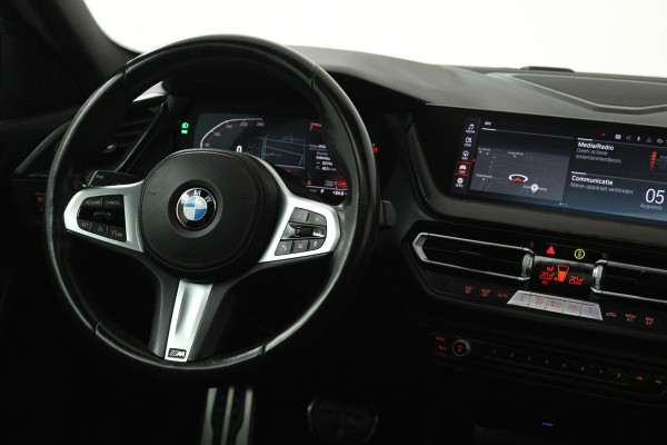 BMW 2 Serie Gran Coupé 218i Executive Edition (PANORAMADAK, SFEERVERLICHTING, NAVIGATIE, CRUISE CONTROL, DEALER ONDERHOUDEN)