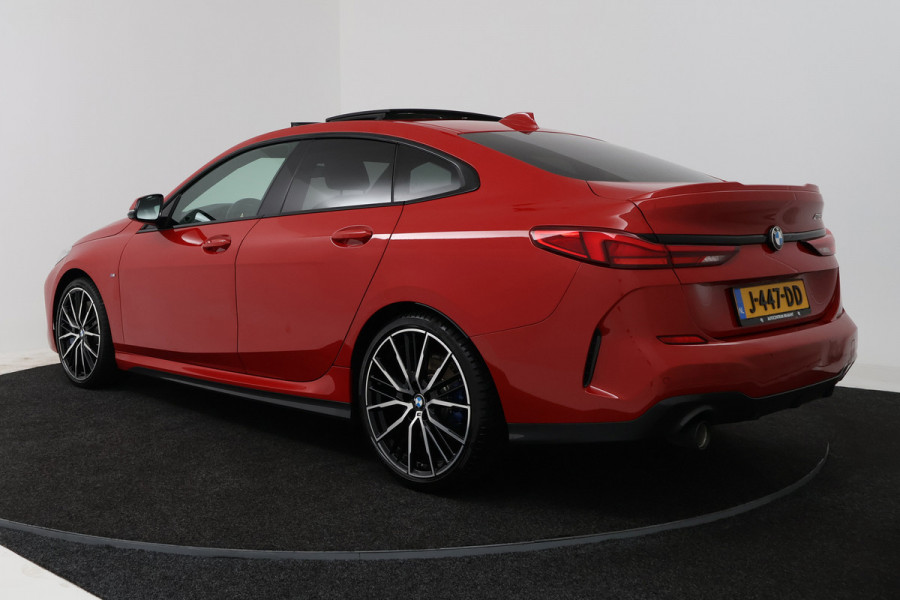 BMW 2 Serie Gran Coupé 218i Executive Edition (PANORAMADAK, SFEERVERLICHTING, NAVIGATIE, CRUISE CONTROL, DEALER ONDERHOUDEN)