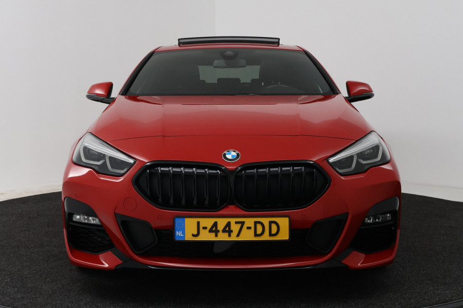 BMW 2 Serie Gran Coupé 218i Executive Edition (PANORAMADAK, SFEERVERLICHTING, NAVIGATIE, CRUISE CONTROL, DEALER ONDERHOUDEN)