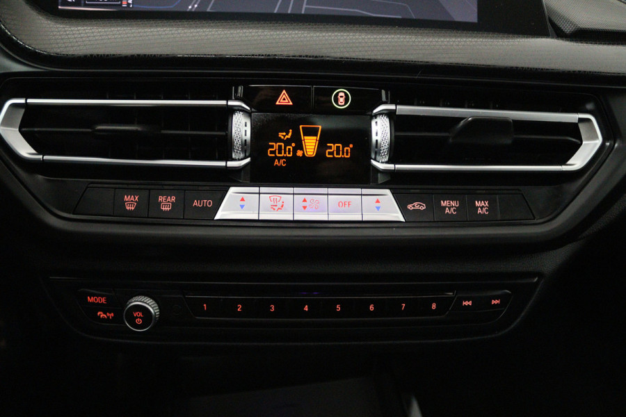 BMW 2 Serie Gran Coupé 218i Executive Edition (PANORAMADAK, SFEERVERLICHTING, NAVIGATIE, CRUISE CONTROL, DEALER ONDERHOUDEN)
