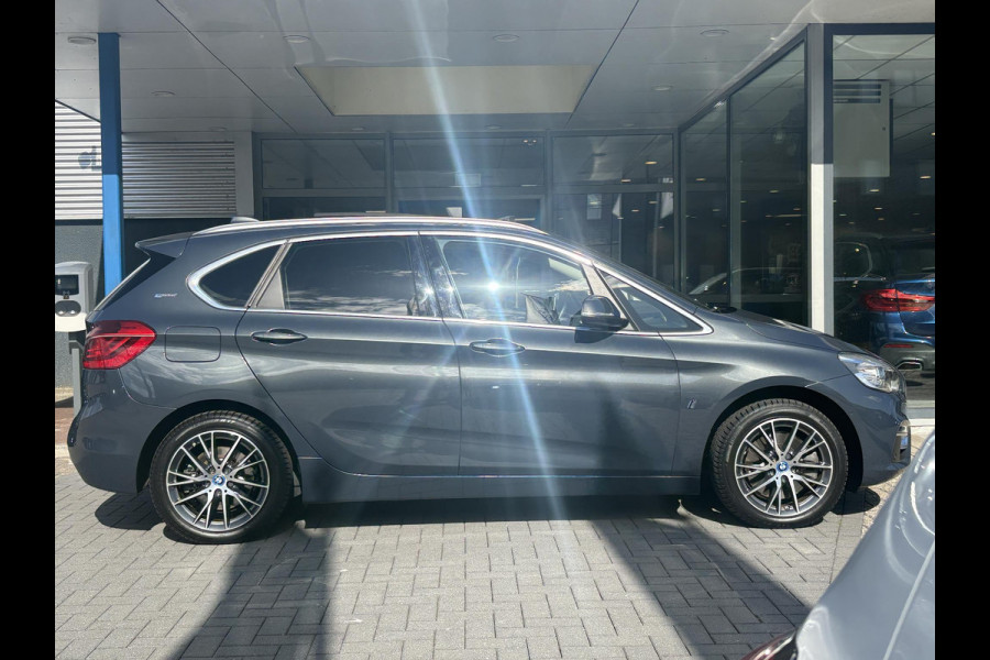 BMW 2 Serie Active Tourer 225xe iPerformance High Executive | PHEV | Panoramadak | Stoelverwarming | Leder | Head-Up | Navi