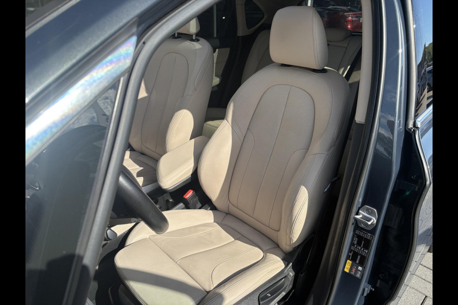 BMW 2 Serie Active Tourer 225xe iPerformance High Executive | PHEV | Panoramadak | Stoelverwarming | Leder | Head-Up | Navi