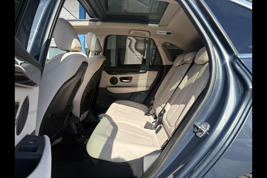 BMW 2 Serie Active Tourer 225xe iPerformance High Executive | PHEV | Panoramadak | Stoelverwarming | Leder | Head-Up | Navi