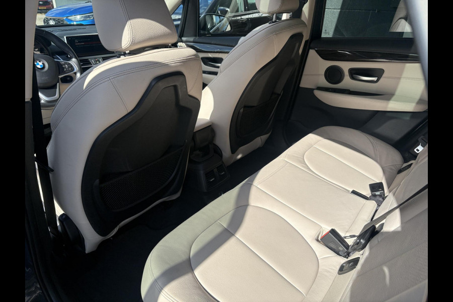 BMW 2 Serie Active Tourer 225xe iPerformance High Executive | PHEV | Panoramadak | Stoelverwarming | Leder | Head-Up | Navi