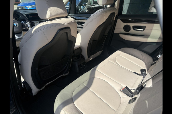 BMW 2 Serie Active Tourer 225xe iPerformance High Executive | PHEV | Panoramadak | Stoelverwarming | Leder | Head-Up | Navi