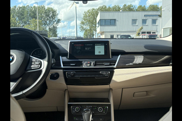 BMW 2 Serie Active Tourer 225xe iPerformance High Executive | PHEV | Panoramadak | Stoelverwarming | Leder | Head-Up | Navi