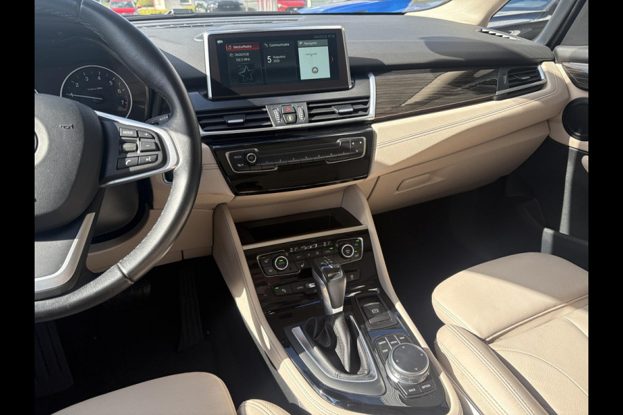 BMW 2 Serie Active Tourer 225xe iPerformance High Executive | PHEV | Panoramadak | Stoelverwarming | Leder | Head-Up | Navi