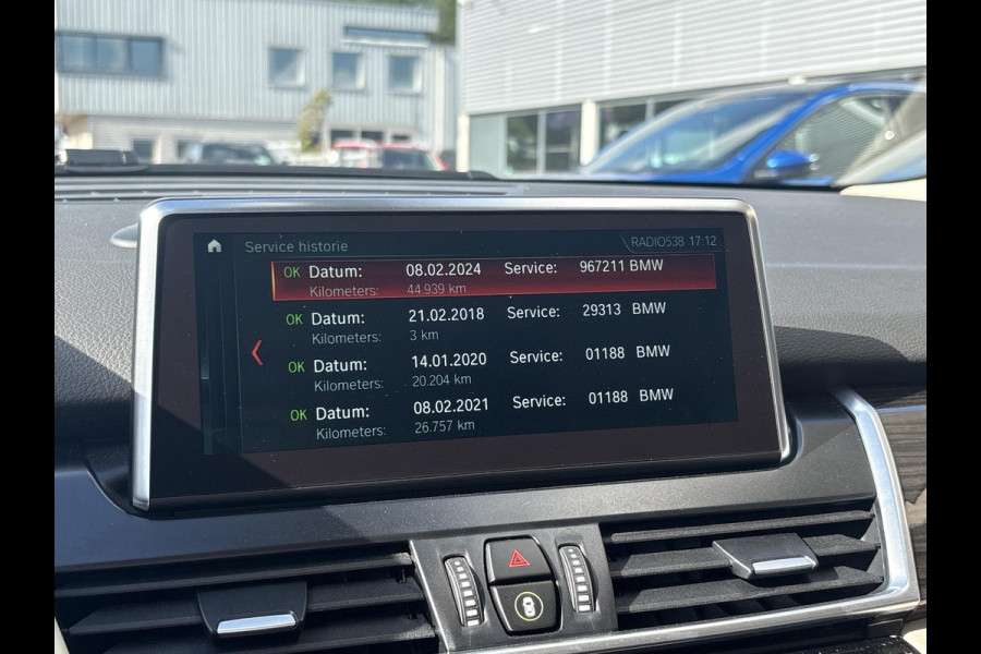 BMW 2 Serie Active Tourer 225xe iPerformance High Executive | PHEV | Panoramadak | Stoelverwarming | Leder | Head-Up | Navi