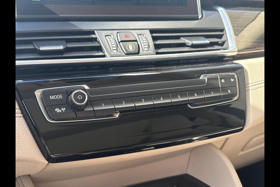 BMW 2 Serie Active Tourer 225xe iPerformance High Executive | PHEV | Panoramadak | Stoelverwarming | Leder | Head-Up | Navi