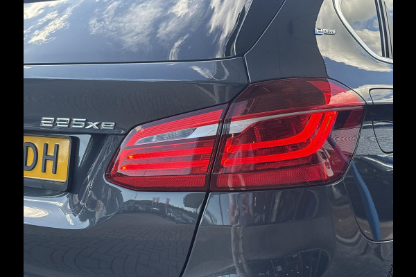 BMW 2 Serie Active Tourer 225xe iPerformance High Executive | PHEV | Panoramadak | Stoelverwarming | Leder | Head-Up | Navi