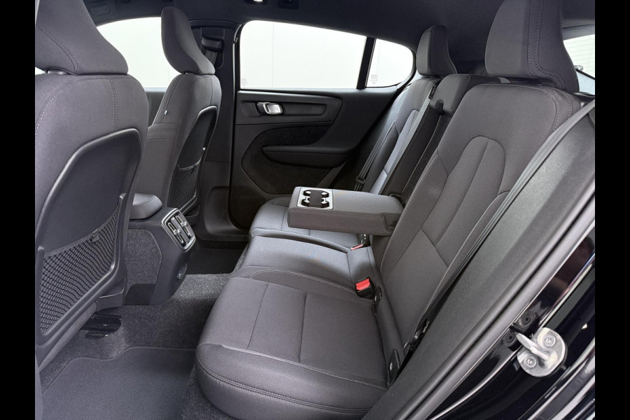 Volvo C40 Single Motor Core 70 kWh VOLVO DEALER ONDERHOUDEN| ACHTERUITRIJCAMERA| PANORAMADAK| STOEL + STUURVERWARMING| RIJKLAARPRIJS INCL. 12 MAANDEN BOVAG GARANTIE|