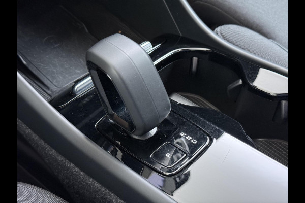 Volvo C40 Single Motor Core 70 kWh VOLVO DEALER ONDERHOUDEN| ACHTERUITRIJCAMERA| PANORAMADAK| STOEL + STUURVERWARMING| RIJKLAARPRIJS INCL. 12 MAANDEN BOVAG GARANTIE|