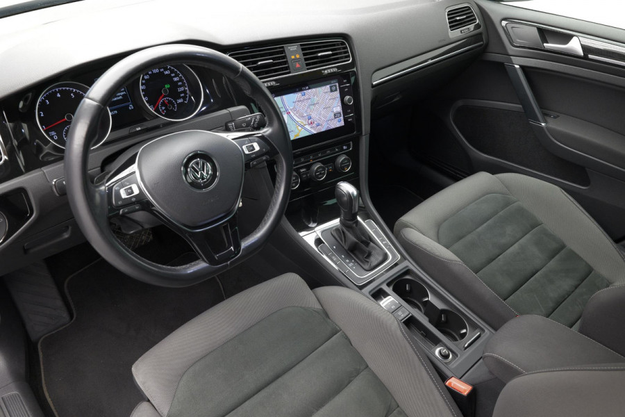 Volkswagen Golf 1.5 TSI Highline Business R |Massage|Carplay|Navi|LED|