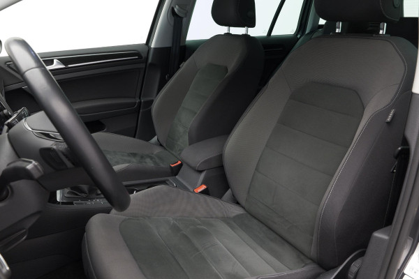 Volkswagen Golf 1.5 TSI Highline Business R |Massage|Carplay|Navi|LED|
