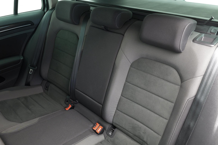 Volkswagen Golf 1.5 TSI Highline Business R |Massage|Carplay|Navi|LED|