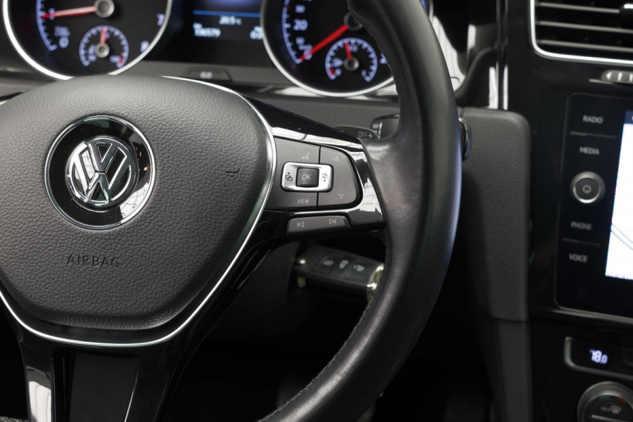 Volkswagen Golf 1.5 TSI Highline Business R |Massage|Carplay|Navi|LED|