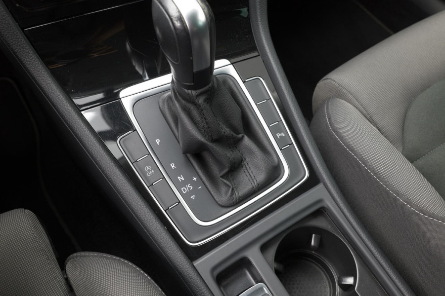 Volkswagen Golf 1.5 TSI Highline Business R |Massage|Carplay|Navi|LED|