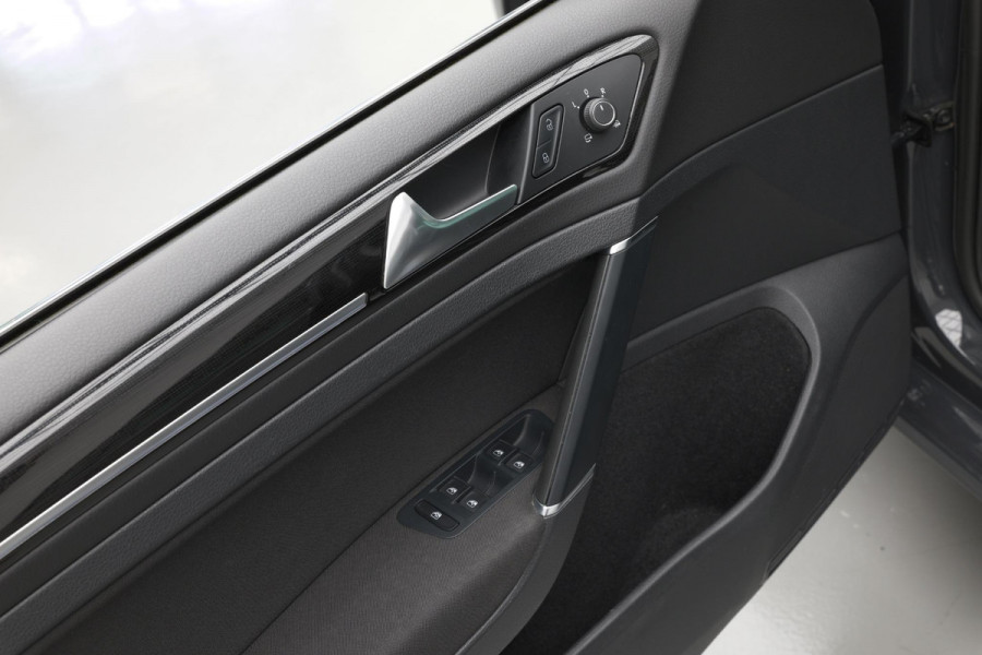 Volkswagen Golf 1.5 TSI Highline Business R |Massage|Carplay|Navi|LED|