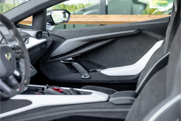 Lamborghini Revuelto 6.5 V12 - Nieuwe Auto | Origineel NL | Carbon | Passenger Display