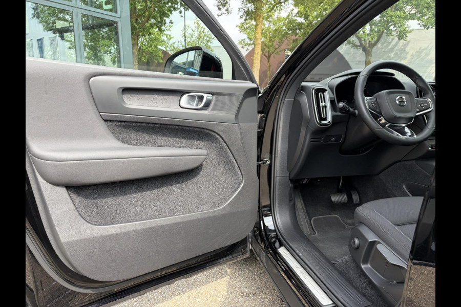 Volvo C40 Recharge Core 69 kWh 26.000 KM | SOH 96% | Panorama | Stoel- & Stuurverwarming | Achteruitrijcamera | Volvo Dealer Onderhouden | All-in incl. 12 mnd BOVAG Garantie |