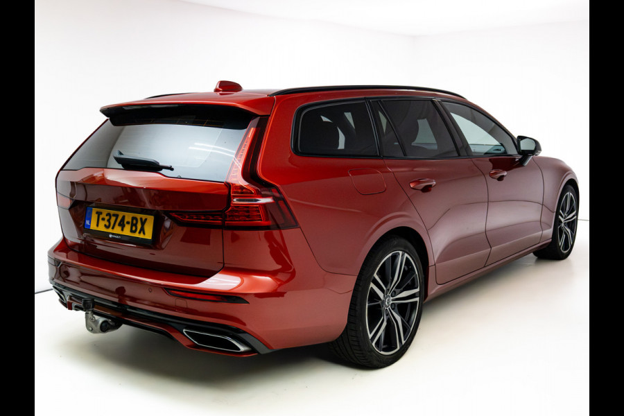 Volvo V90 2.0 T6 AWD R-Design | Pano | Trekhaak | Headup | Harman Kardon | Pilot assist | Stoel- & Stuurverwarming | 19"LMV, Extra getint glas, 1/2 leer/alcantara, PDC + Camera, Apple Carplay, Elec. achterklep