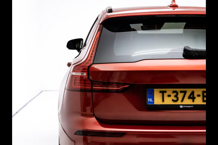 Volvo V90 2.0 T6 AWD R-Design | Pano | Trekhaak | Headup | Harman Kardon | Pilot assist | Stoel- & Stuurverwarming | 19"LMV, Extra getint glas, 1/2 leer/alcantara, PDC + Camera, Apple Carplay, Elec. achterklep