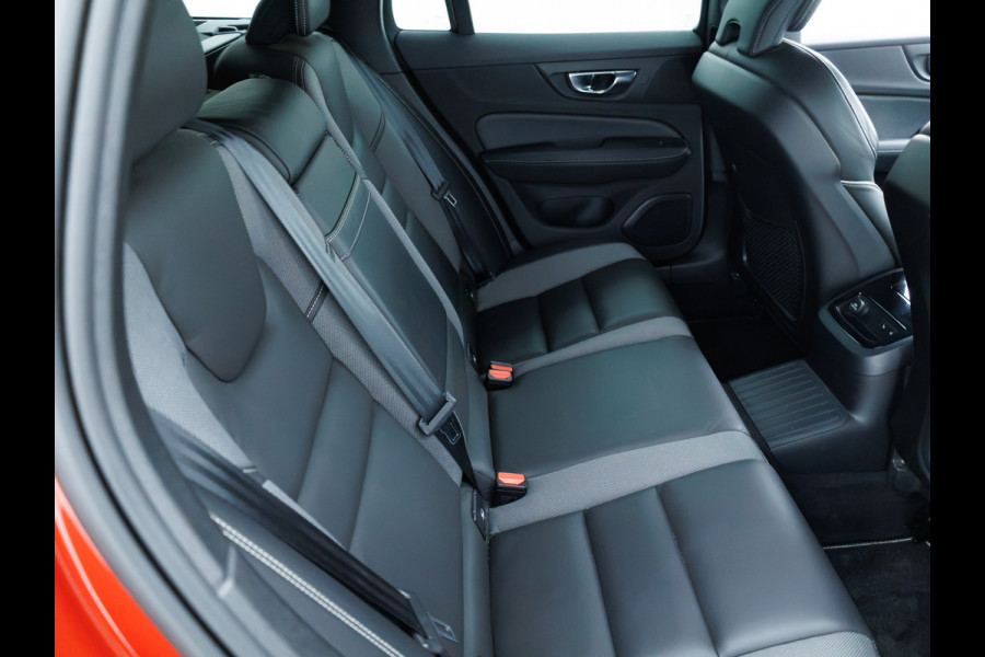 Volvo V90 2.0 T6 AWD R-Design | Pano | Trekhaak | Headup | Harman Kardon | Pilot assist | Stoel- & Stuurverwarming | 19"LMV, Extra getint glas, 1/2 leer/alcantara, PDC + Camera, Apple Carplay, Elec. achterklep