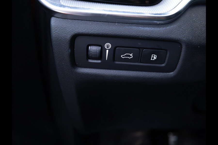 Volvo V90 2.0 T6 AWD R-Design | Pano | Trekhaak | Headup | Harman Kardon | Pilot assist | Stoel- & Stuurverwarming | 19"LMV, Extra getint glas, 1/2 leer/alcantara, PDC + Camera, Apple Carplay, Elec. achterklep