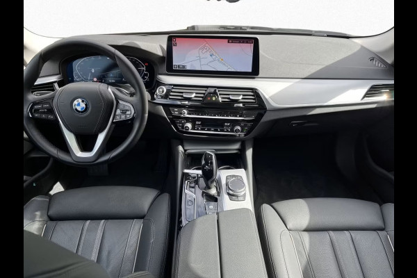 BMW 5 Serie Touring 530e ** LASER, NAVI+, DAKOTA LEDER, PANORAMA, HuD, KEYLESS, MEM, 42k onder NP ** 1e EIG - UNFALLFREI - BMW GAR ** ** INFORMEER OOK NAAR ONZE AANTREKKELIJKE FINANCIAL-LEASE TARIEVEN **