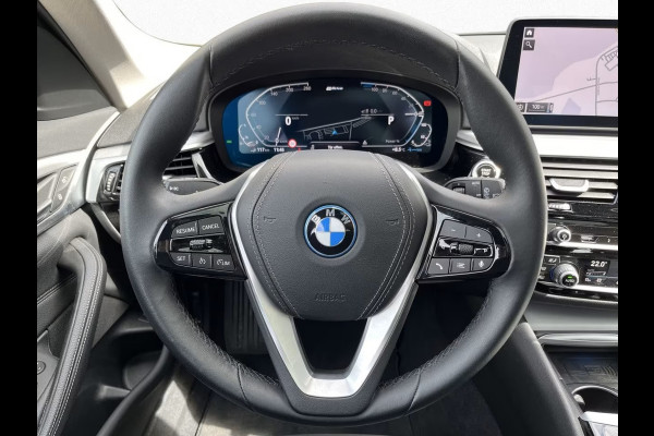 BMW 5 Serie Touring 530e ** LASER, NAVI+, DAKOTA LEDER, PANORAMA, HuD, KEYLESS, MEM, 42k onder NP ** 1e EIG - UNFALLFREI - BMW GAR ** ** INFORMEER OOK NAAR ONZE AANTREKKELIJKE FINANCIAL-LEASE TARIEVEN **