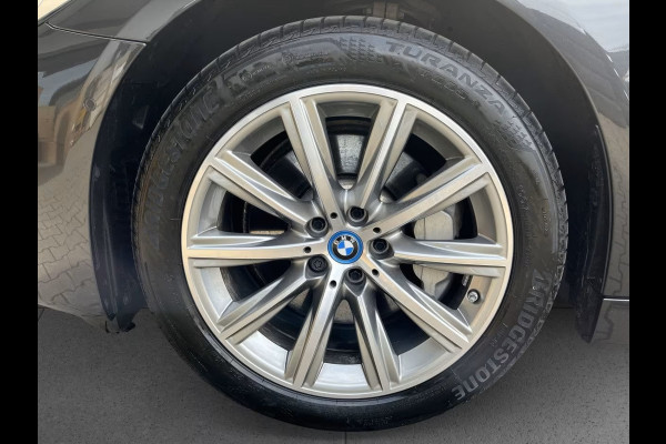 BMW 5 Serie Touring 530e ** LASER, NAVI+, DAKOTA LEDER, PANORAMA, HuD, KEYLESS, MEM, 42k onder NP ** 1e EIG - UNFALLFREI - BMW GAR ** ** INFORMEER OOK NAAR ONZE AANTREKKELIJKE FINANCIAL-LEASE TARIEVEN **