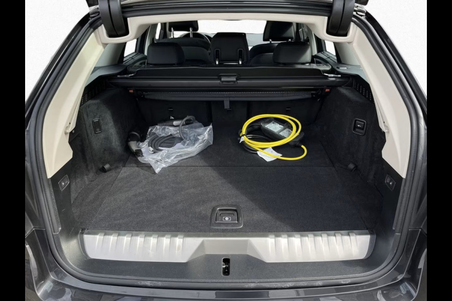 BMW 5 Serie Touring 530e ** LASER, NAVI+, DAKOTA LEDER, PANORAMA, HuD, KEYLESS, MEM, 42k onder NP ** 1e EIG - UNFALLFREI - BMW GAR ** ** INFORMEER OOK NAAR ONZE AANTREKKELIJKE FINANCIAL-LEASE TARIEVEN **