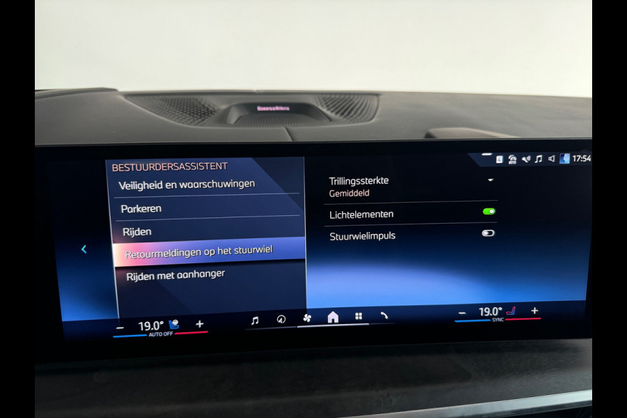 BMW X5 XDrive50e M-Sport Pano|Trekhaak|M-Seat|Sky Lounge